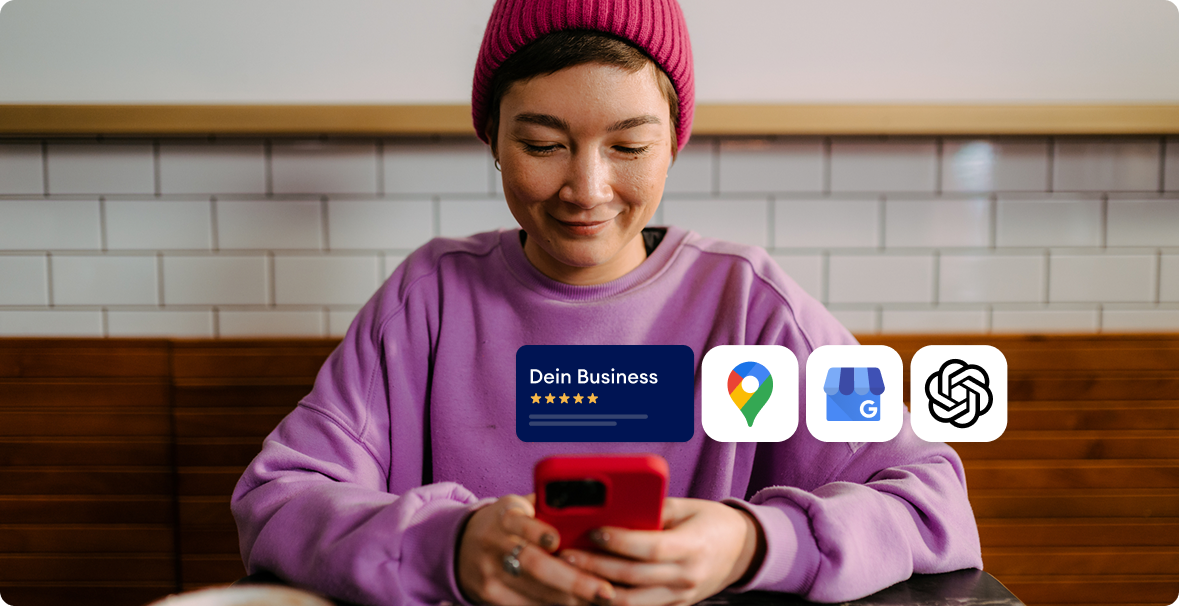 Selbstständige im lila Pullover schaut lächelnd auf ihr Smartphone, daneben Icons für Google Maps, Google Unternehmensprofil und ChatGPT sowie ein Business-Profil mit 5-Sterne-Bewertung