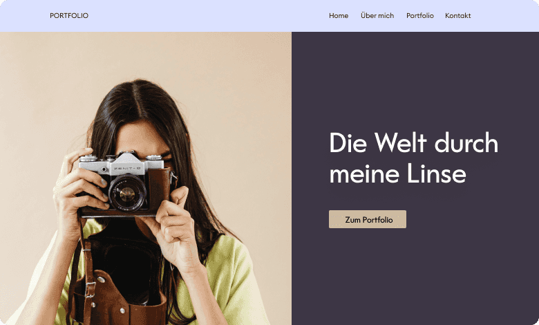 Frau hält eine Vintage-Kamera vor ihr Gesicht, mit Textüberlagerung „Die Welt durch meine Linse“ und einem Portfolio-Button.